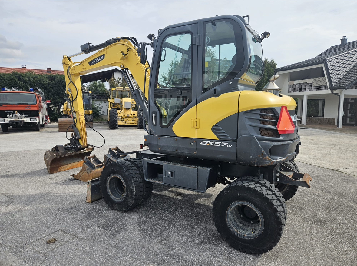 Doosan DX57W