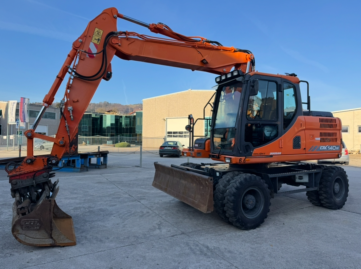 Doosan DX140W