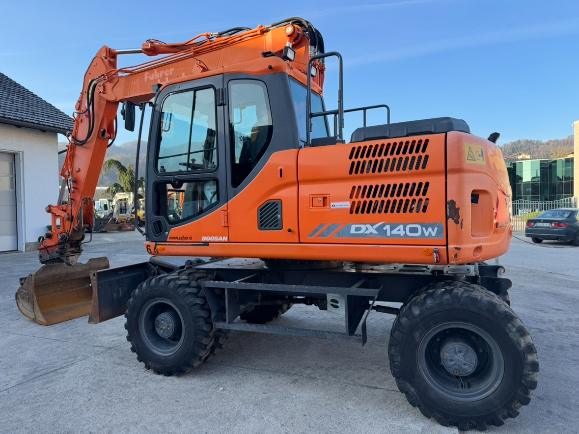 Doosan DX140W