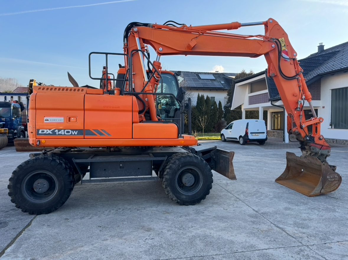 Doosan DX140W