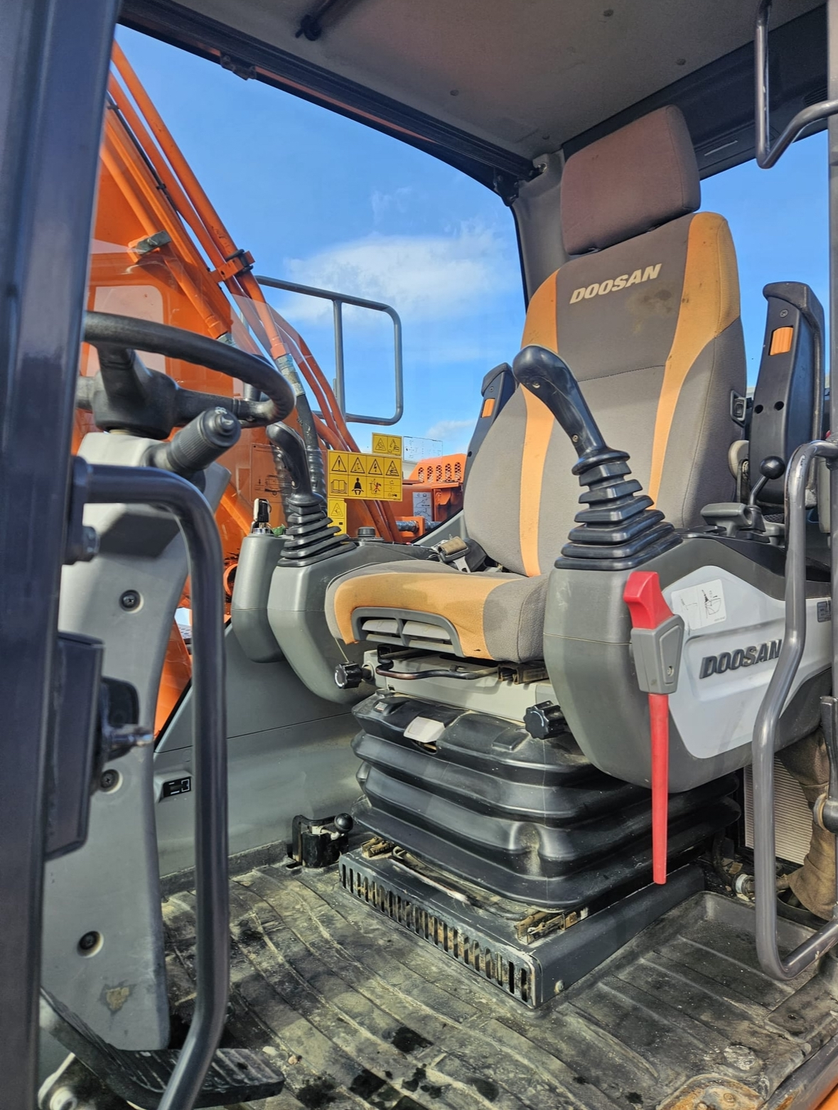 Doosan DX140W